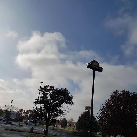Days Inn & Suites By Wyndham Merrillville Εξωτερικό φωτογραφία