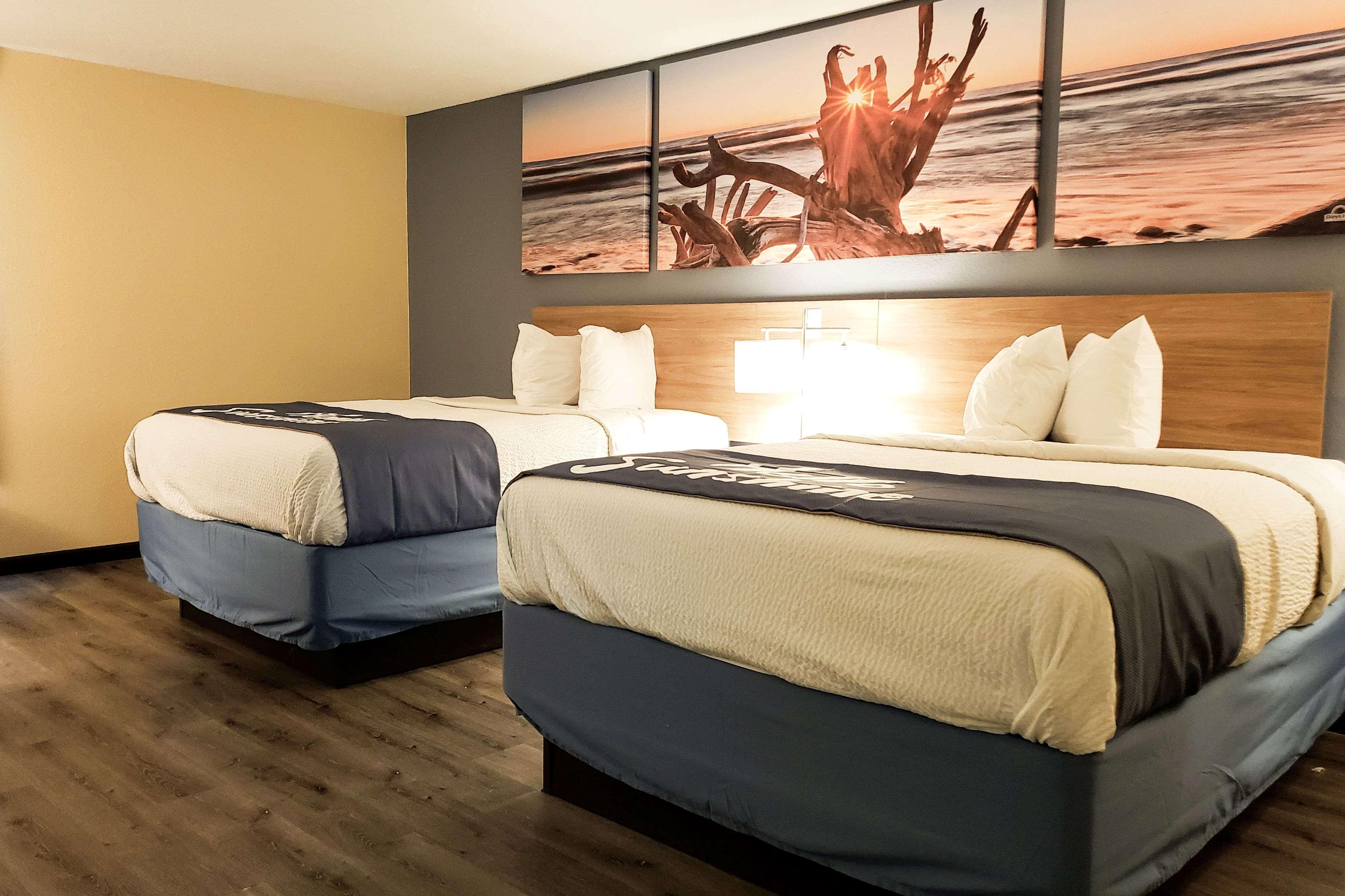 Days Inn & Suites By Wyndham Merrillville Εξωτερικό φωτογραφία