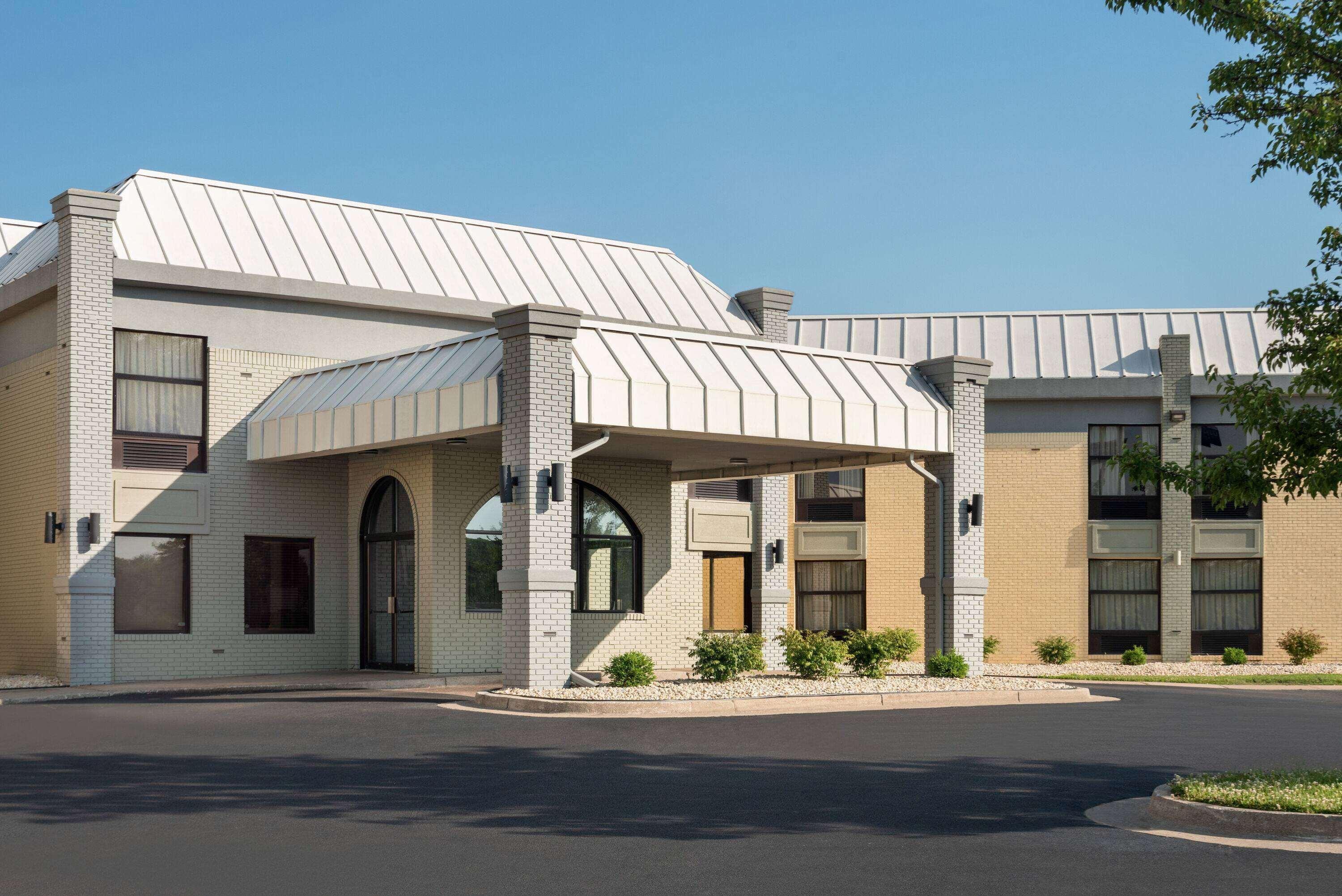 Days Inn & Suites By Wyndham Merrillville Εξωτερικό φωτογραφία