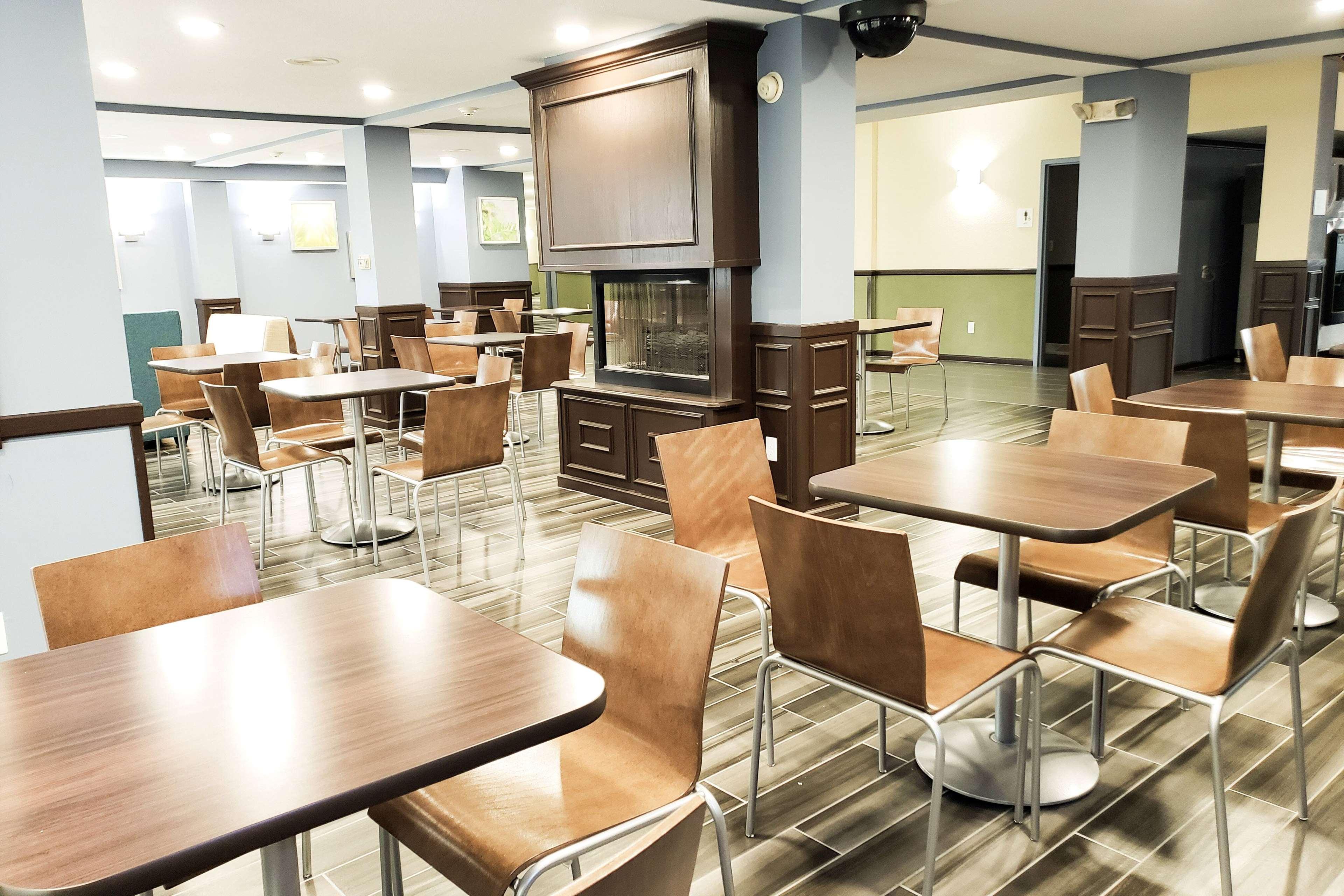 Days Inn & Suites By Wyndham Merrillville Εξωτερικό φωτογραφία