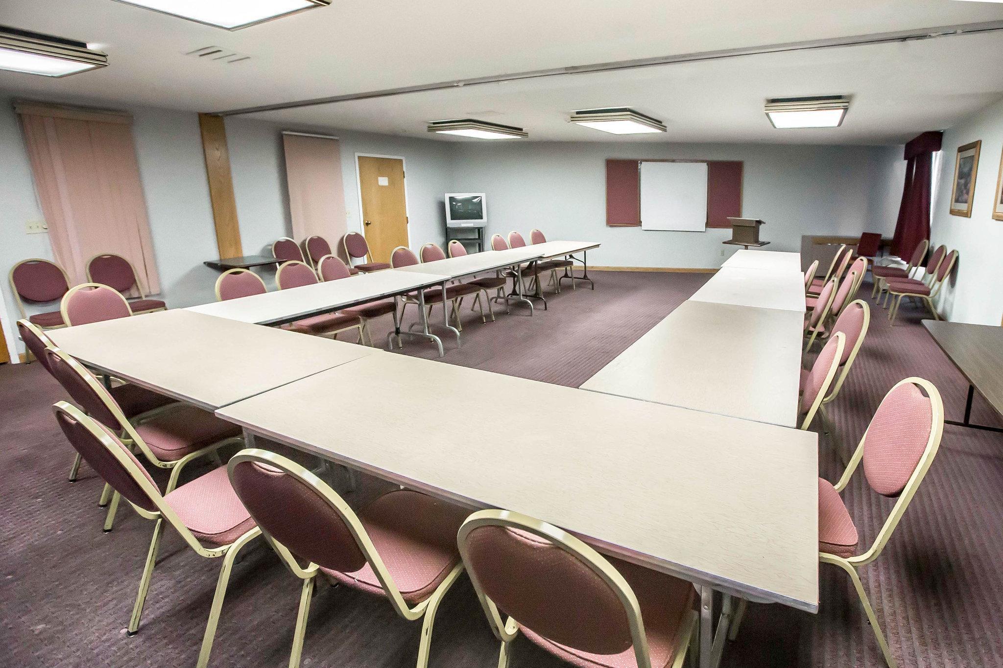 Days Inn & Suites By Wyndham Merrillville Εξωτερικό φωτογραφία