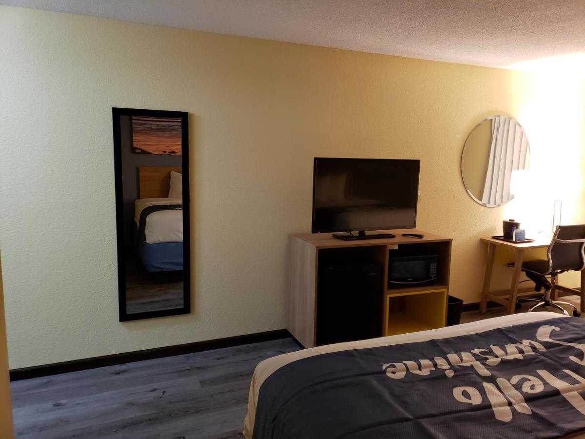 Days Inn & Suites By Wyndham Merrillville Εξωτερικό φωτογραφία