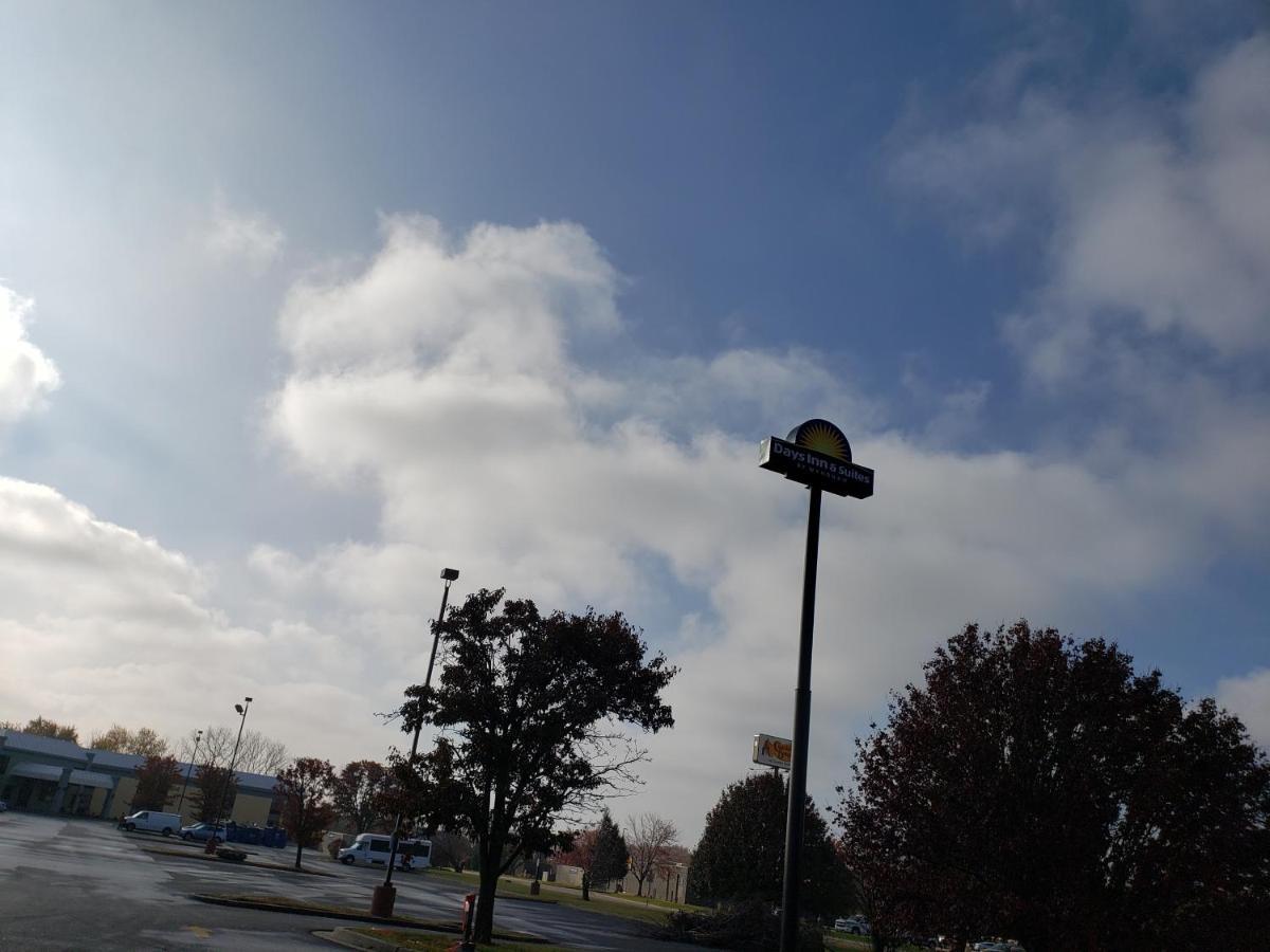 Days Inn & Suites By Wyndham Merrillville Εξωτερικό φωτογραφία
