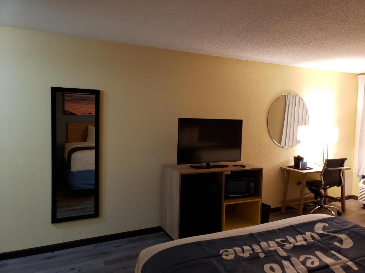 Days Inn & Suites By Wyndham Merrillville Εξωτερικό φωτογραφία